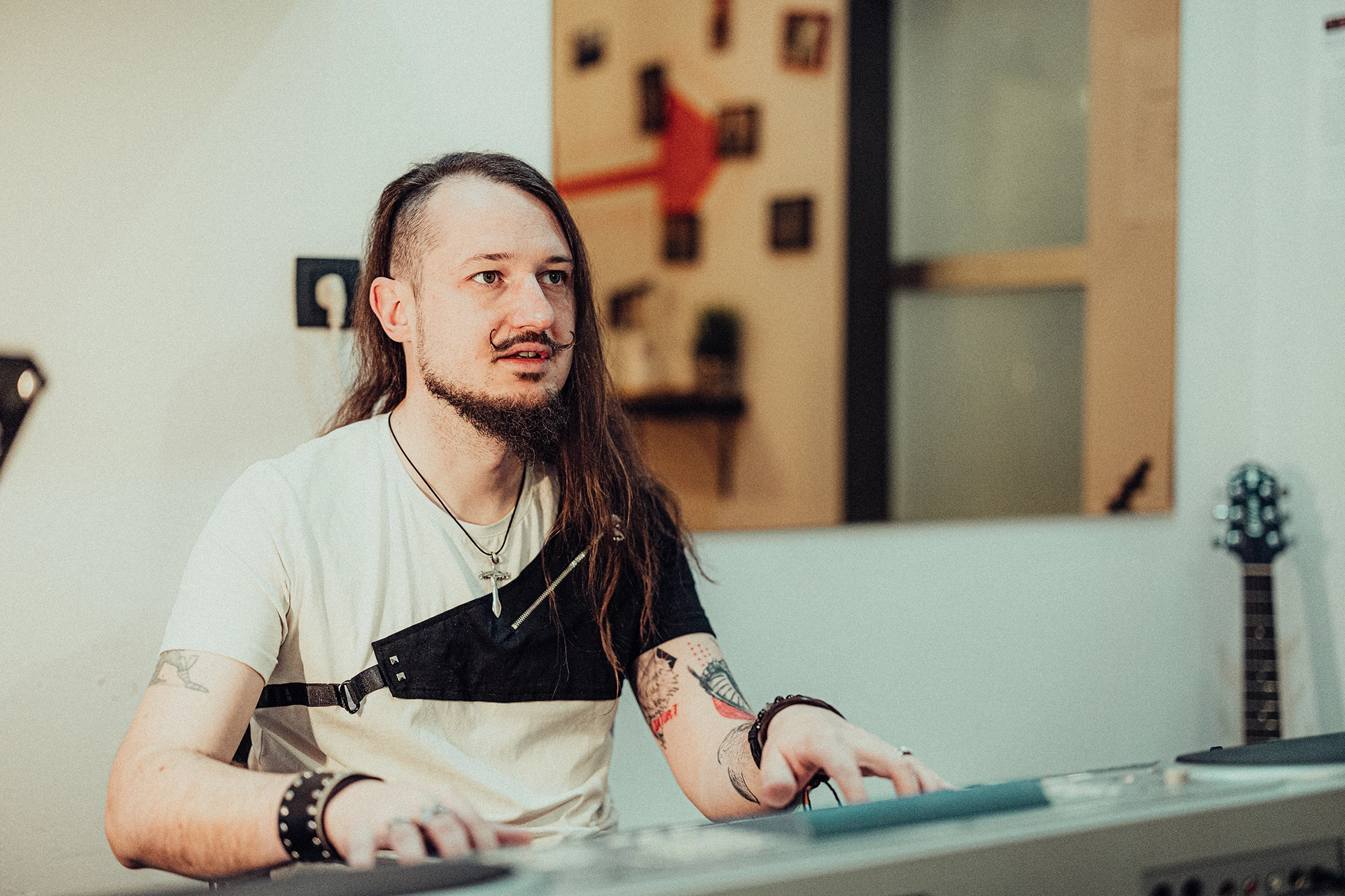 Read more about the article Kako ti lahko pomaga učitelj petja Matic Nareks?